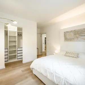 Elegant - Free Wifi, Private Parking & Air Conditioning Appartamento